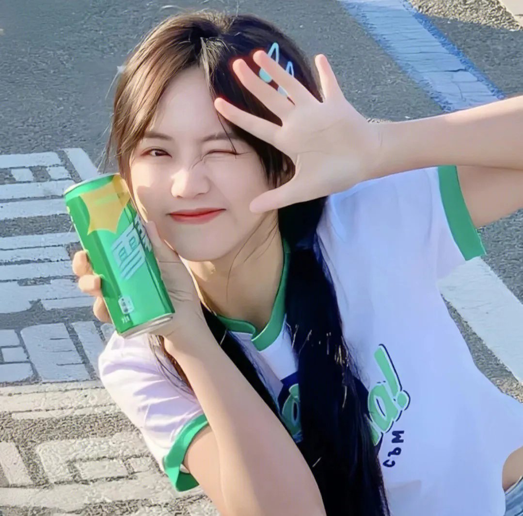 发明接吻的女孩